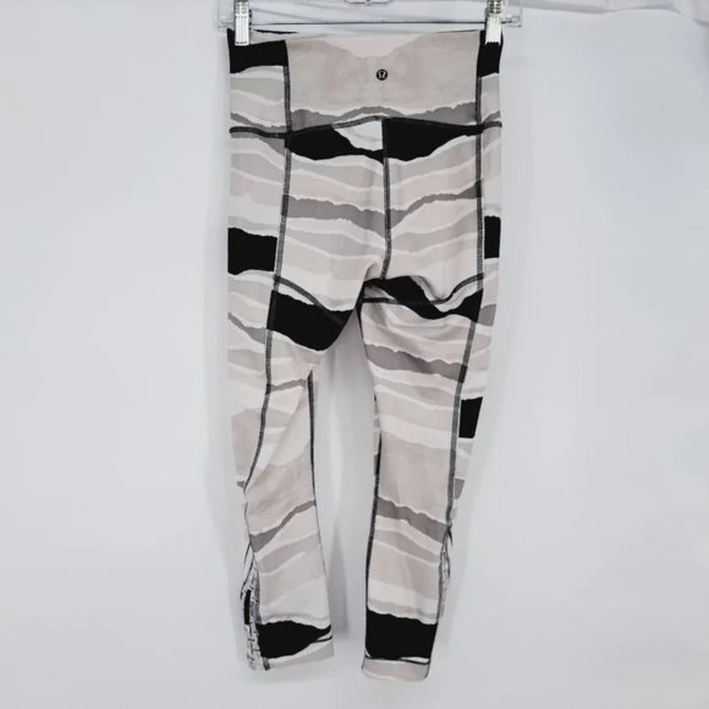 Lululemon True Self Cropped Leggings‎ Size 4